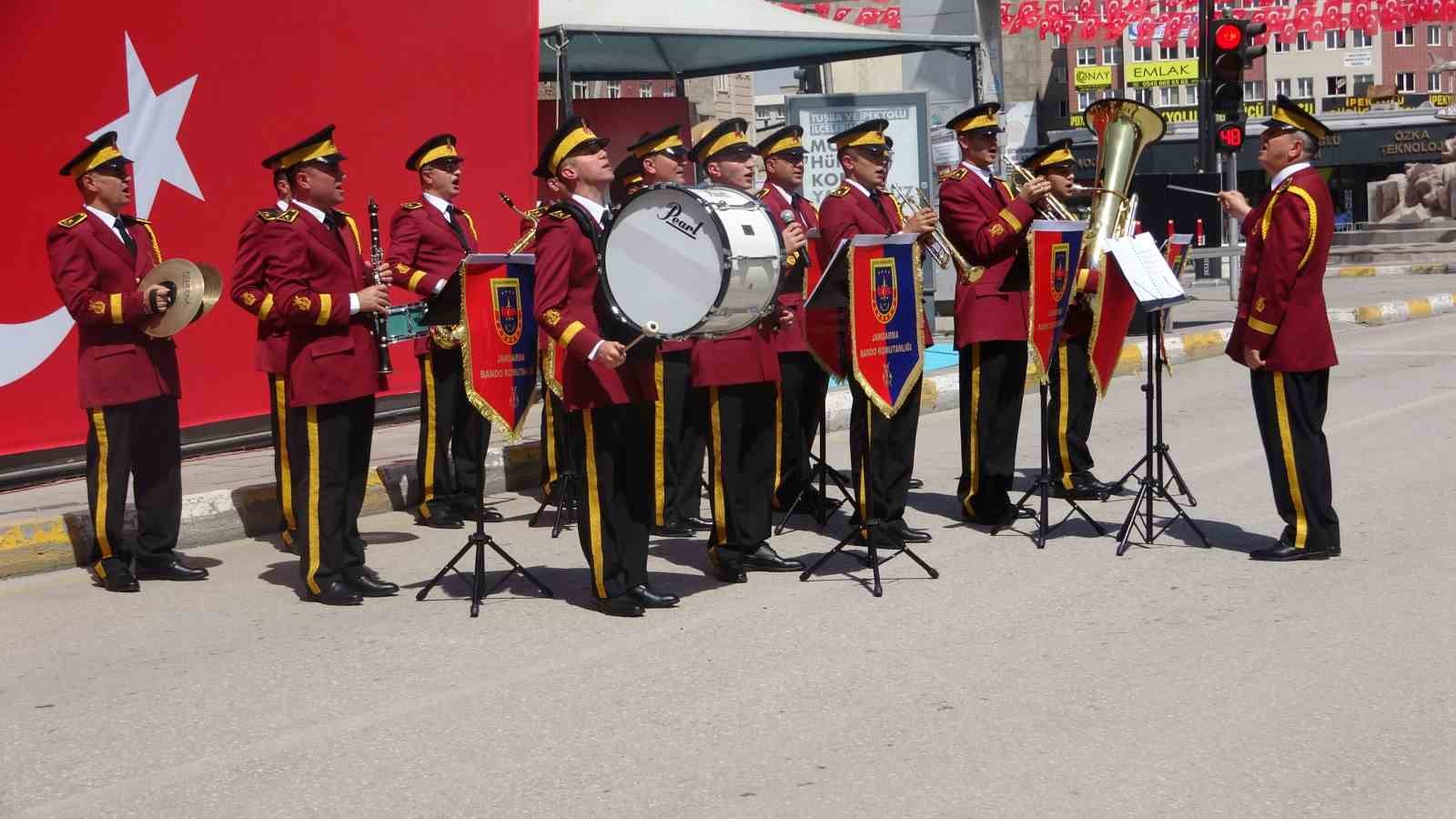 Van’da 30 Ağustos Zafer Bayramı kutlandı