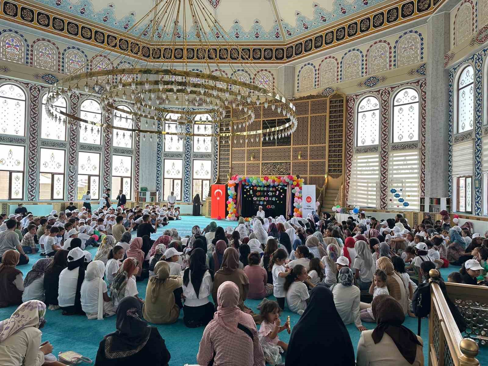 Tuşba’da Yaz Kur’an Kursları düzenlenen programla sonra erdi