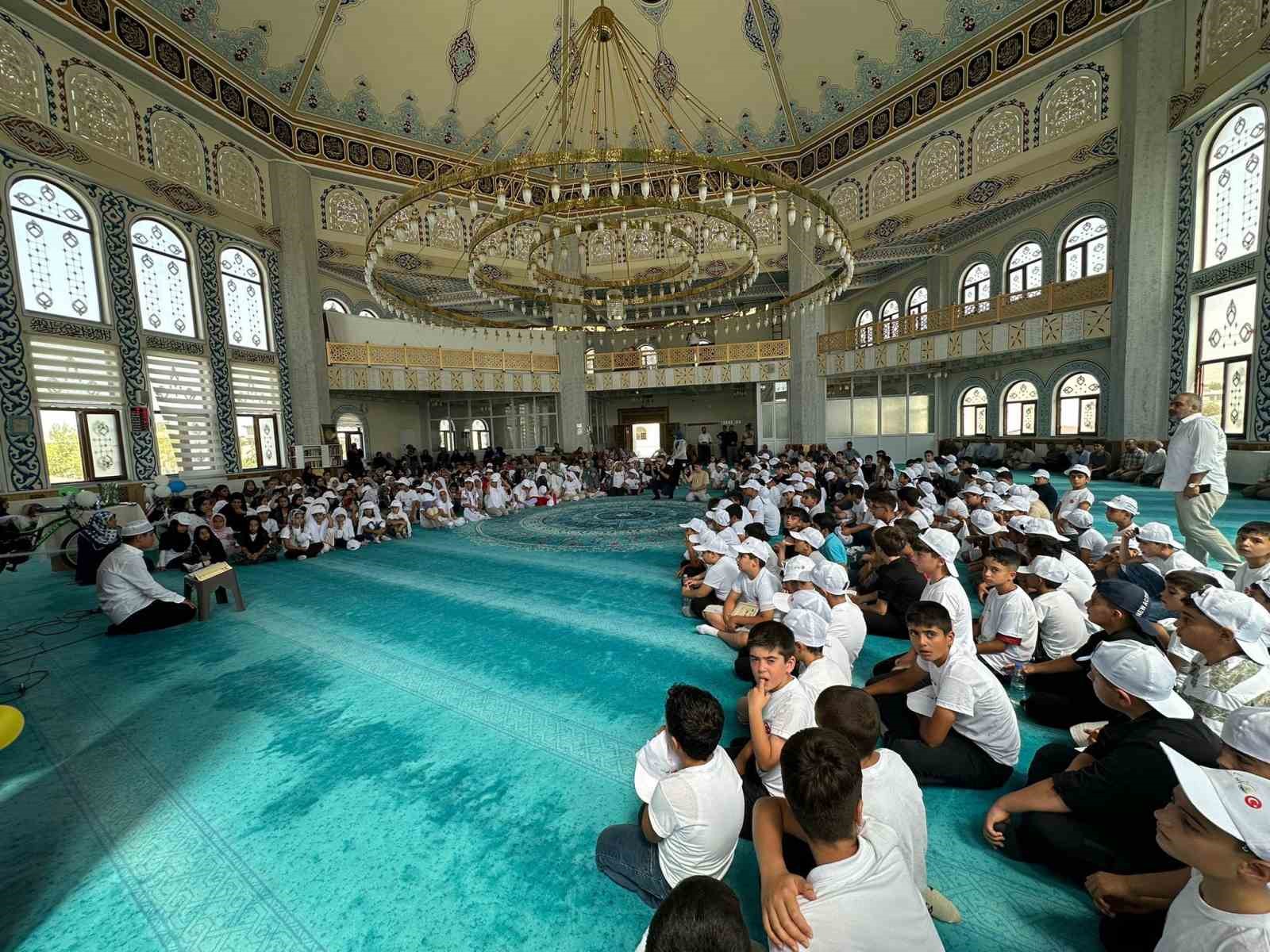 Tuşba’da Yaz Kur’an Kursları düzenlenen programla sonra erdi