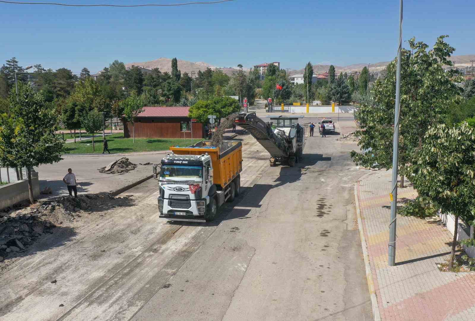 Van Büyükşehir Belediyesi Suvaroğlu Caddesi’nde çalışmalara başladı