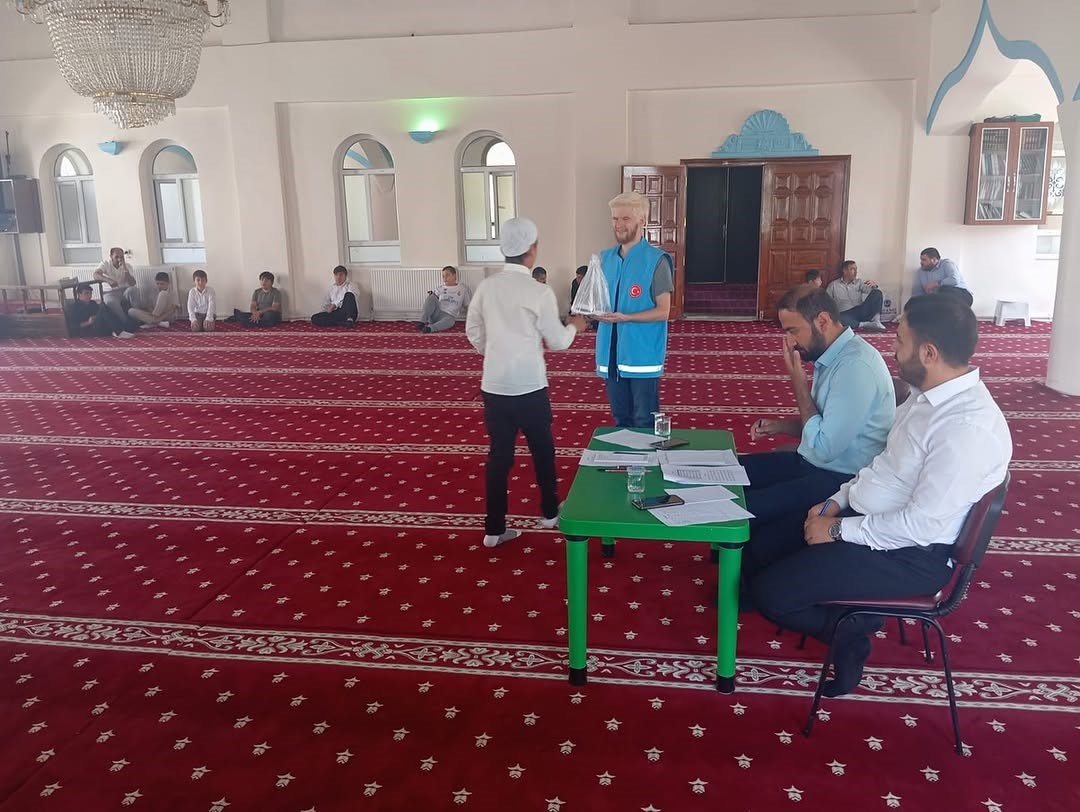 Gürpınar ilçesinde yaz Kur’an kurslarında çifte yarışma heyecanı