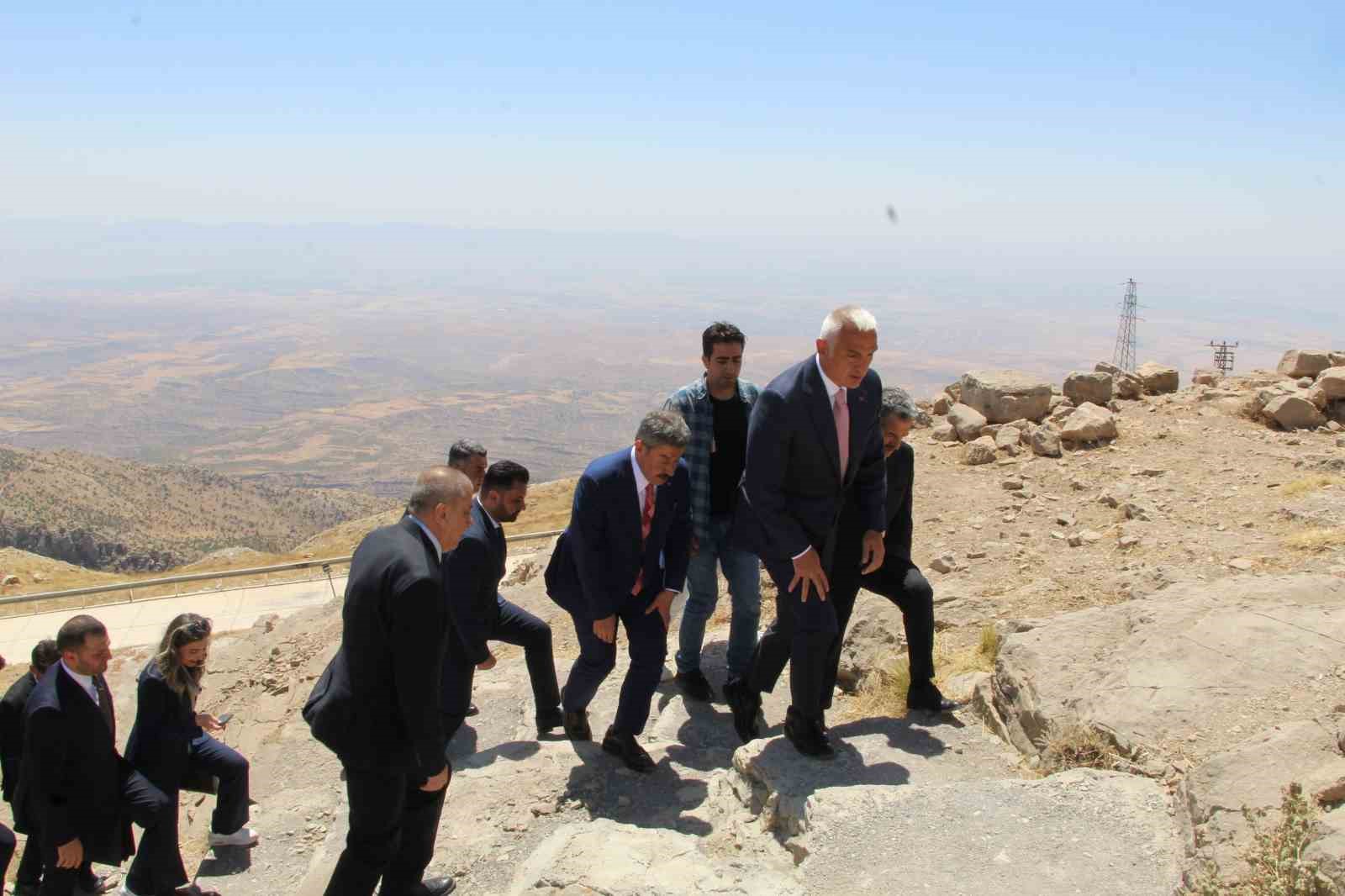 Kültür ve Turizm Bakanı Mehmet Nuri Ersoy, Cudi Dağına çıktı