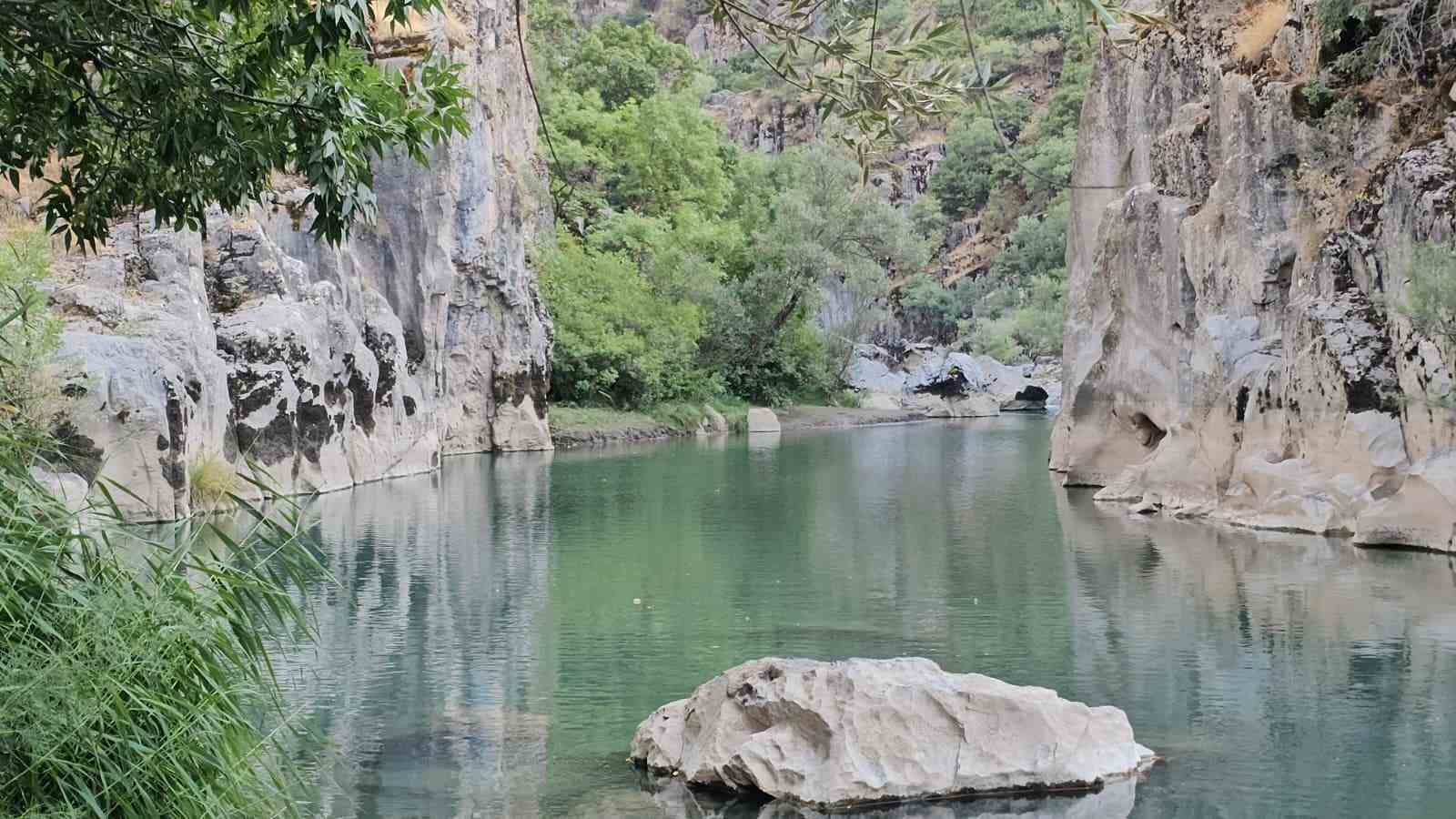 Doğanın saklı cenneti Masiro Kanyonu, ziyaretçilerini hayran bırakıyor