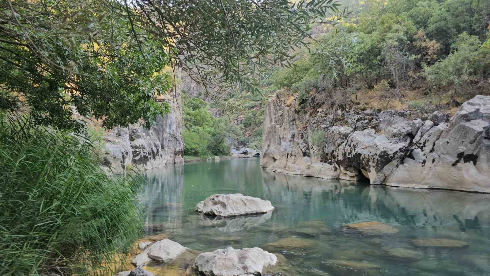 Doğanın saklı cenneti Masiro Kanyonu, ziyaretçilerini hayran bırakıyor