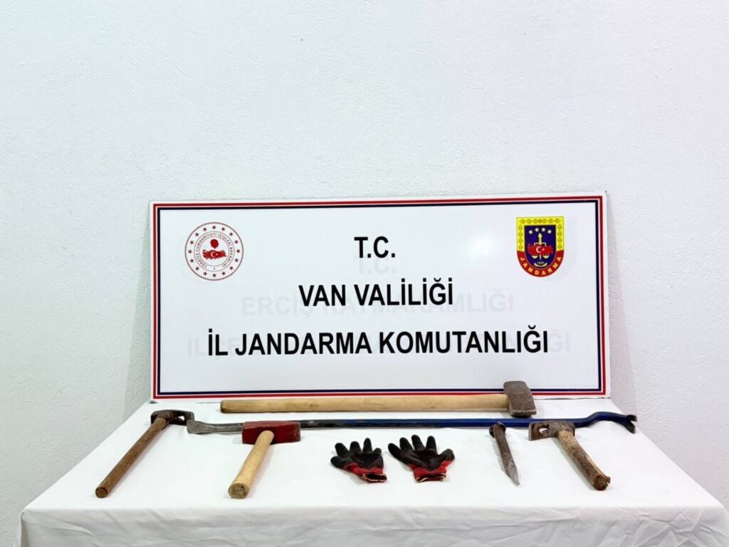 Van’da kaçak kazı yapan kişilere sok baskın