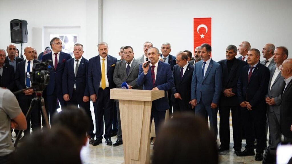 Van'da işten çıkarılan işçilerle ilgili iddialara peş peşe açıklama