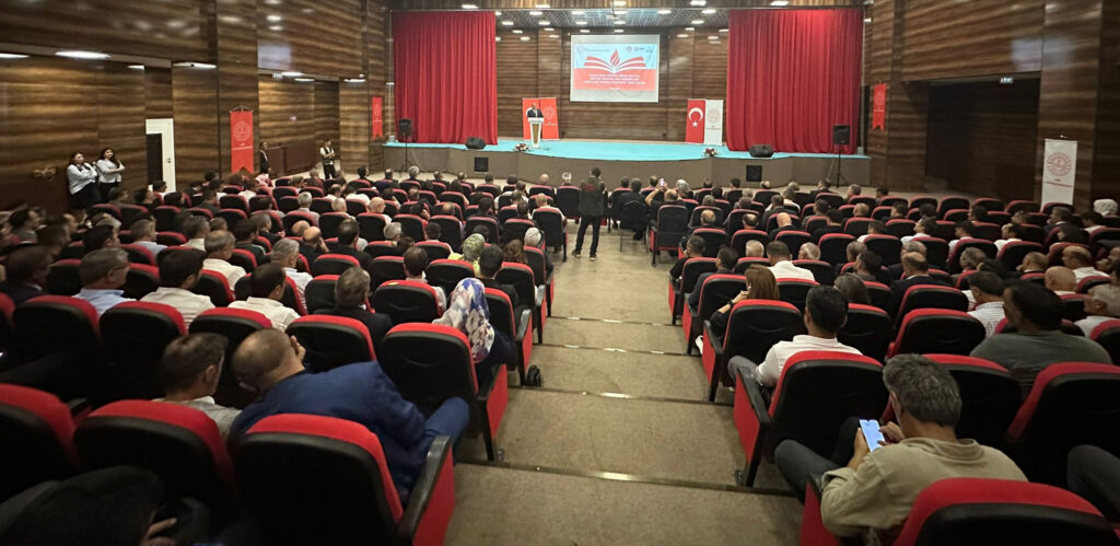Van’da Okul Müdürleriyle Kritik Toplantı