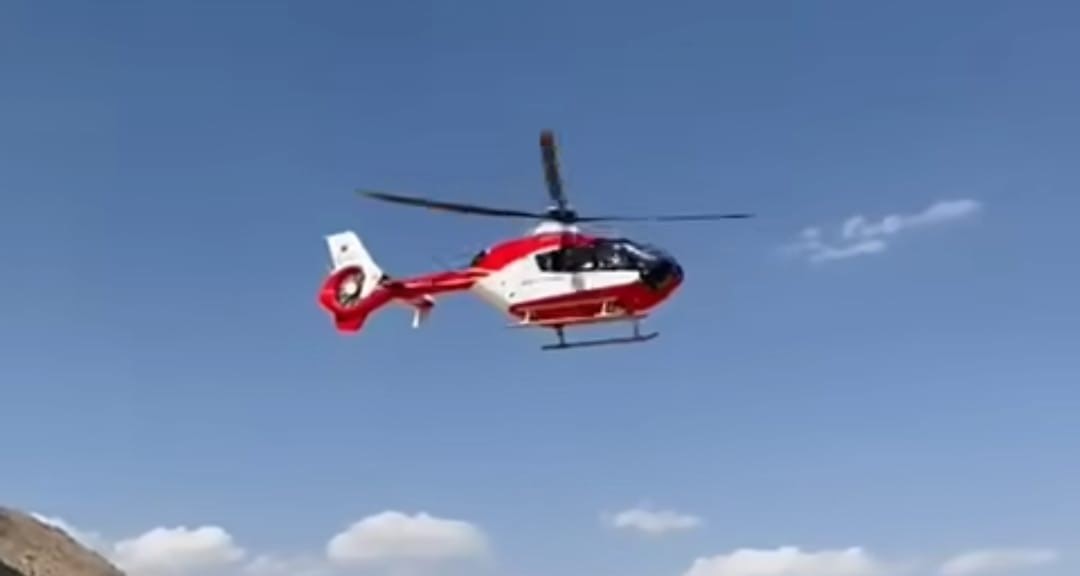 Bahçesaray’da 86 yaşındaki hasta helikopterle sevk edildi