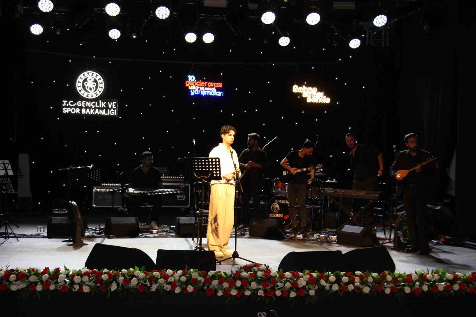 Yarışmacılar performanslarıyla hayran bıraktı