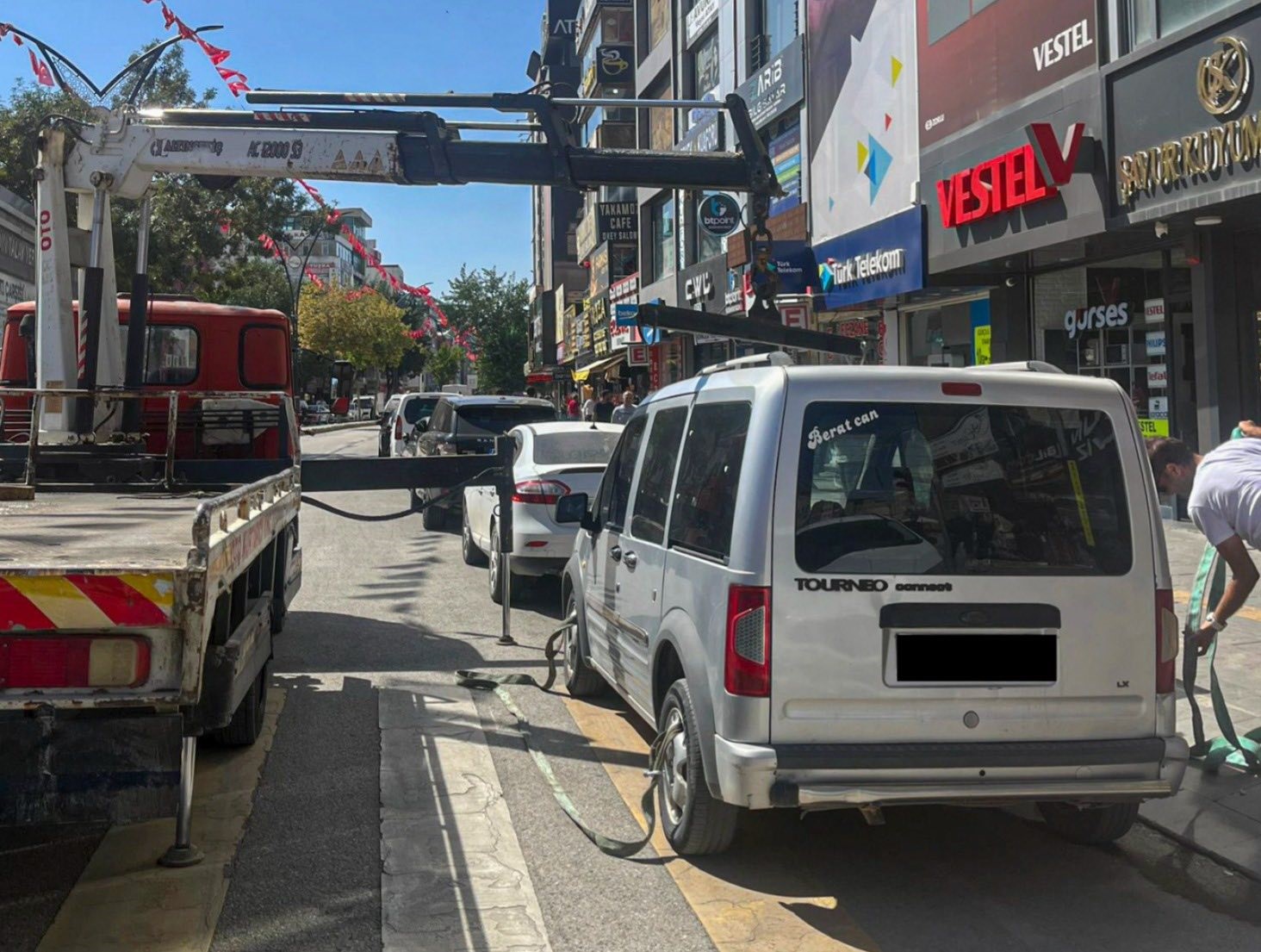 Van’da usulsüz park edilen araç sürücülerine ceza yağıyor