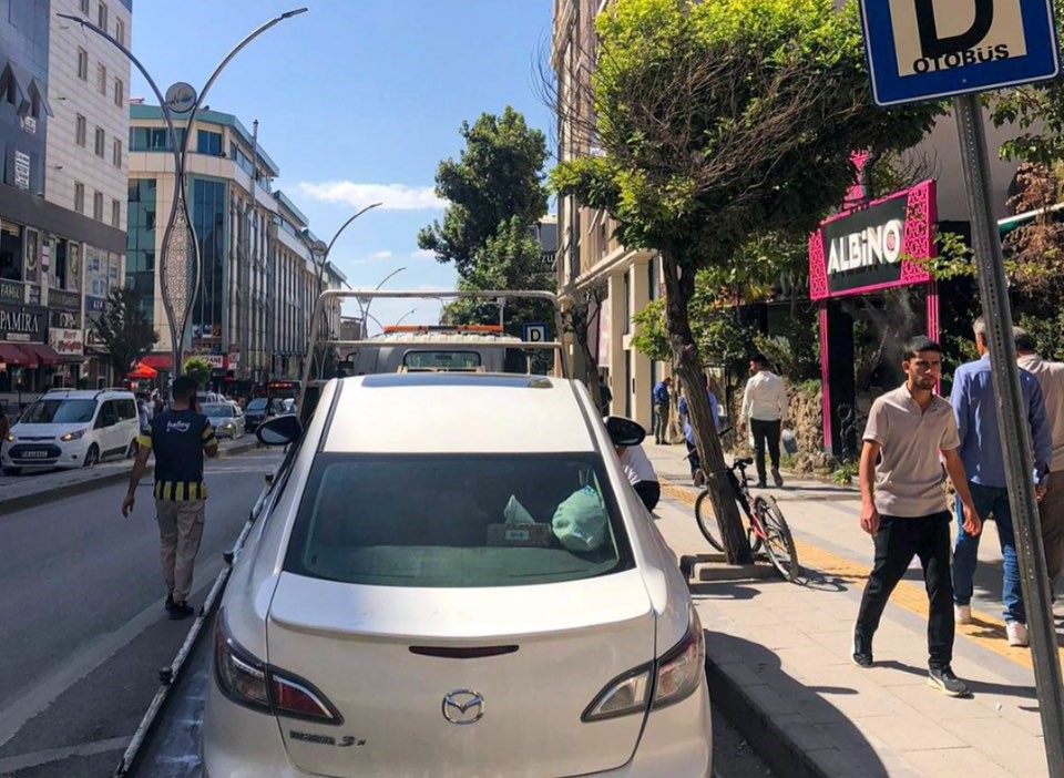 Van’da usulsüz park edilen araç sürücülerine ceza yağıyor