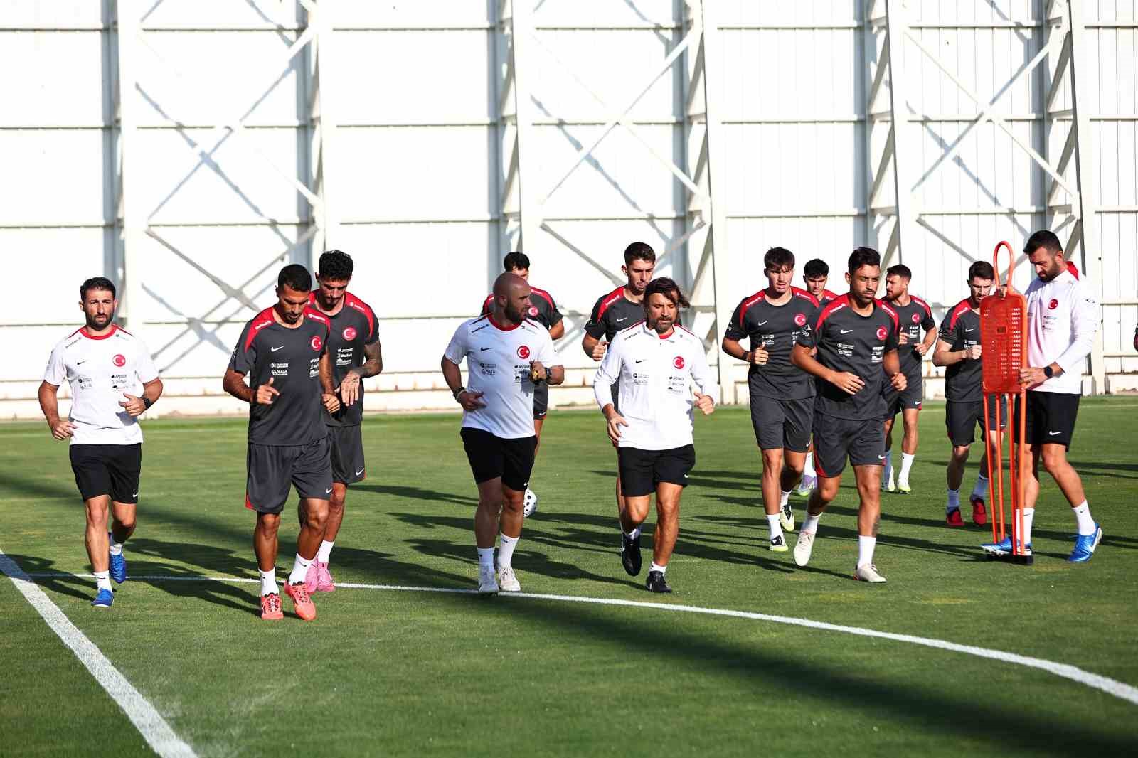 A Milli Futbol Takımı, İspanya maçı hazırlıklarına başladı