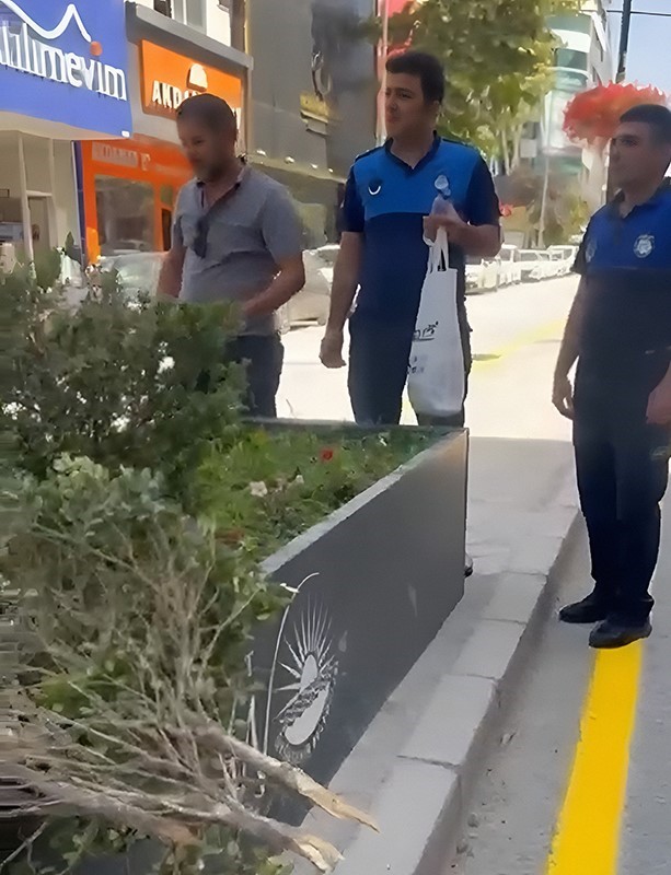 Van’da refüjdeki çiçek ve fidanlara zarar veren şahıs suçüstü yakalandı