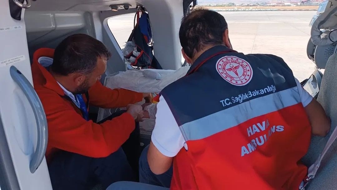 Van’da 34 günlük bebek uçak ambulansla İstanbul’a sevk edildi
