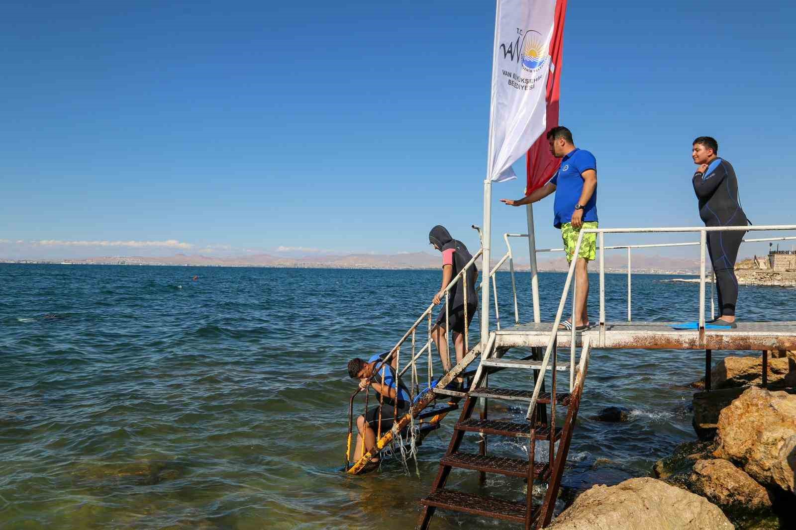 Van Gölü’nün altındaki zenginlik çocuklarla keşfediliyor