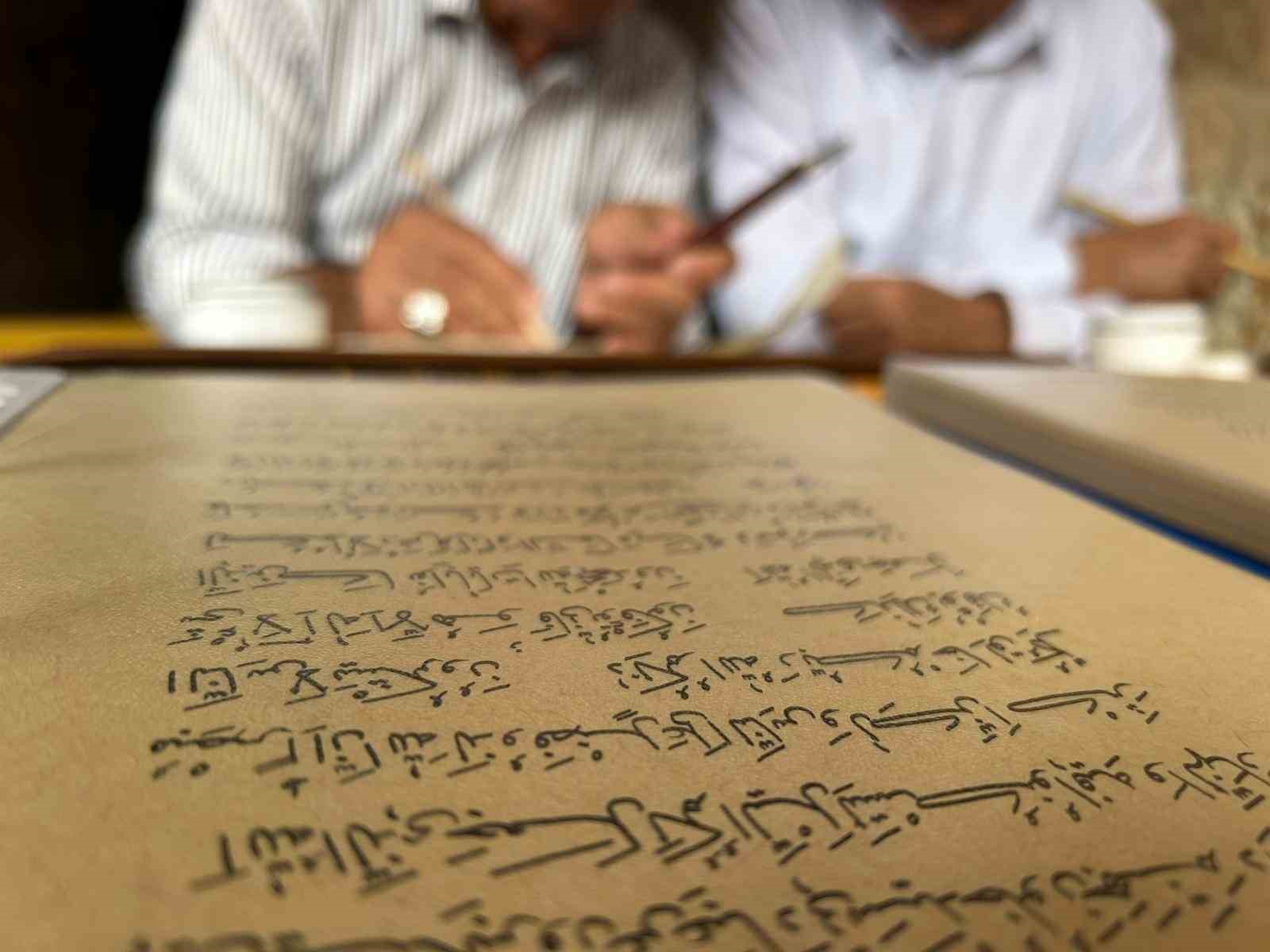 Van’da emekli öğretmen Kur’an-ı Kerim’i el yazısıyla tamamladı