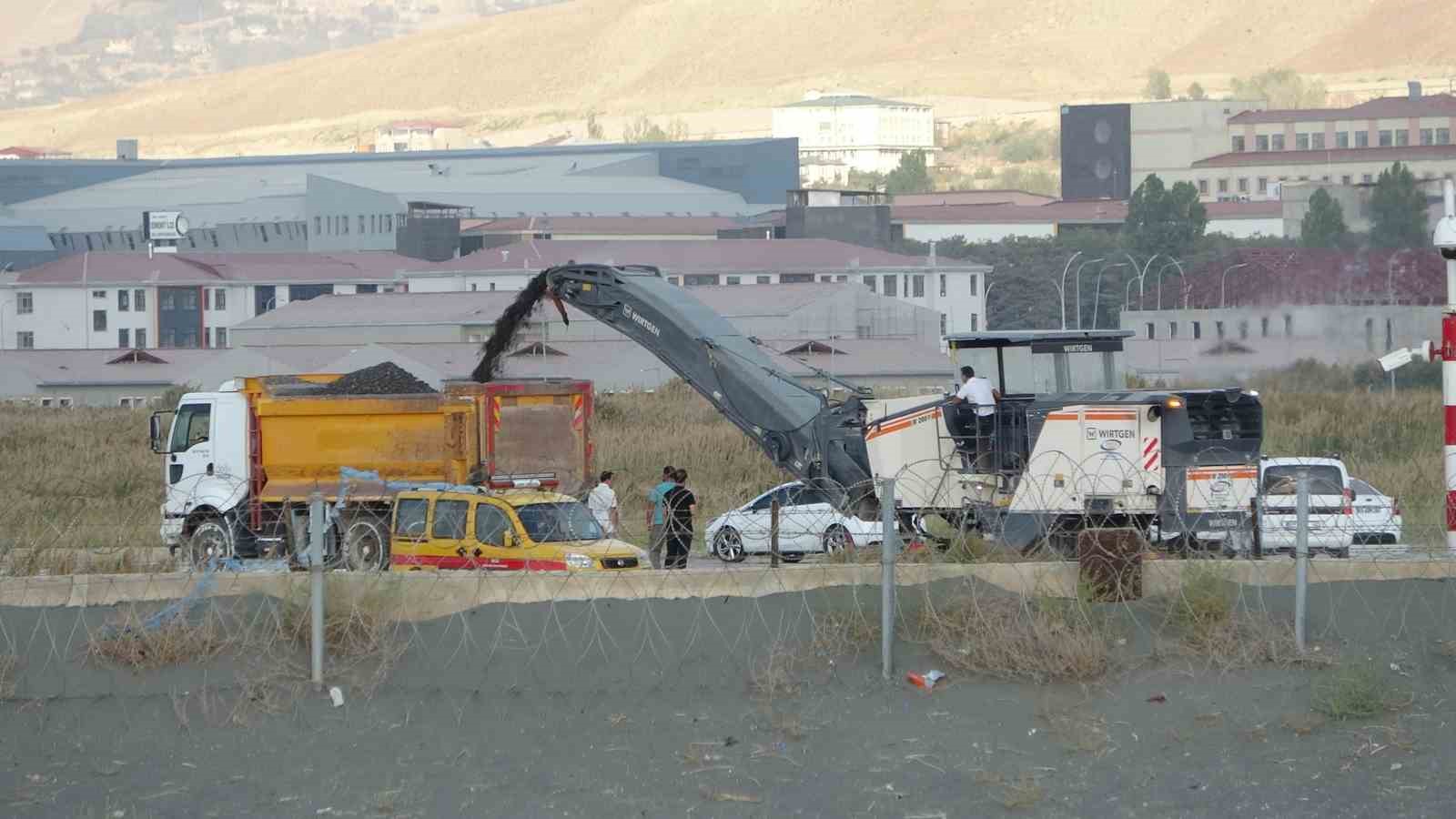 Van Ferit Melen Havalimanı 3 aylık bakıma alındı: Uçaklar son kez piste indi