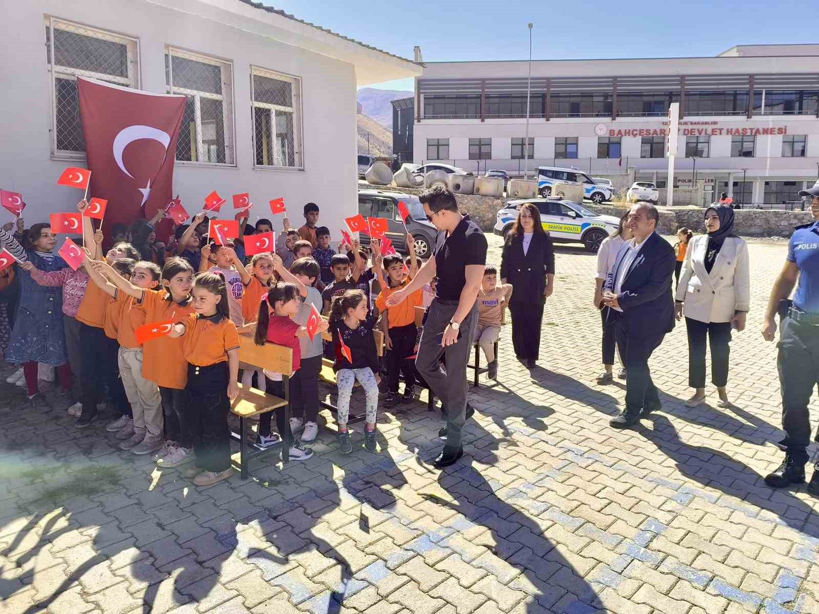 Bahçesaray’da ilköğretim haftası etkinliği düzenlendi