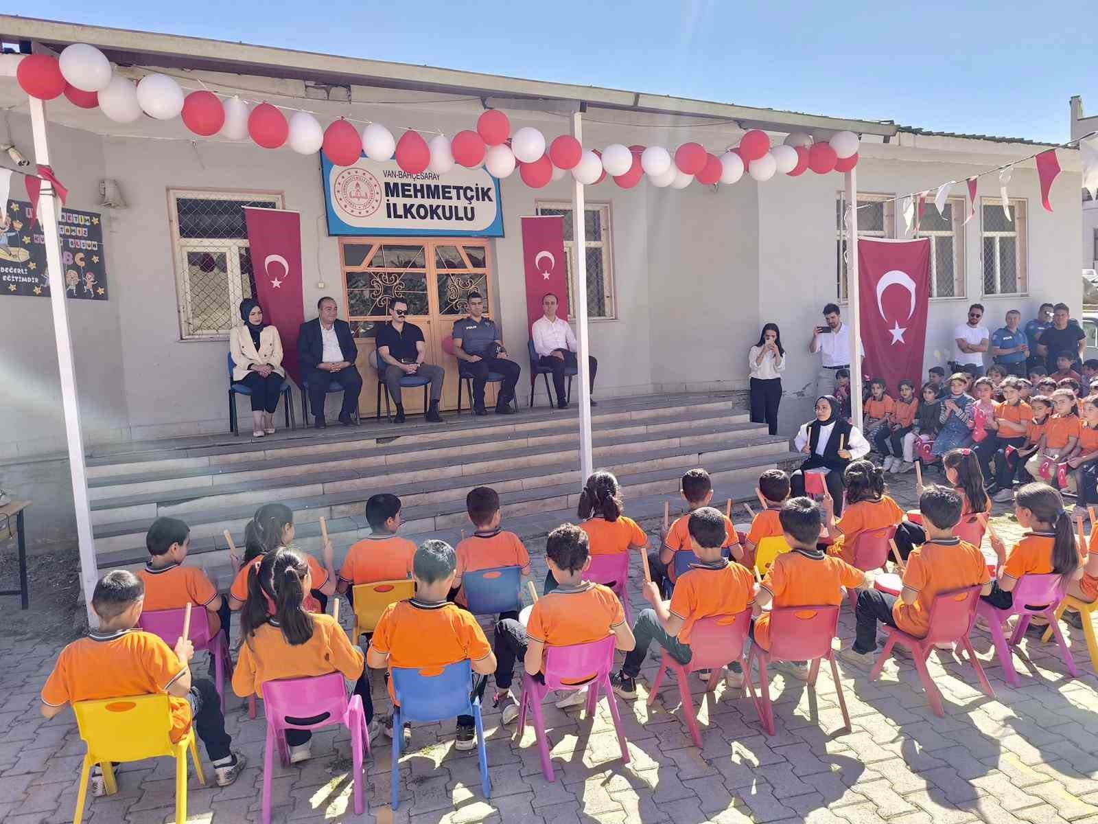 Bahçesaray’da ilköğretim haftası etkinliği düzenlendi