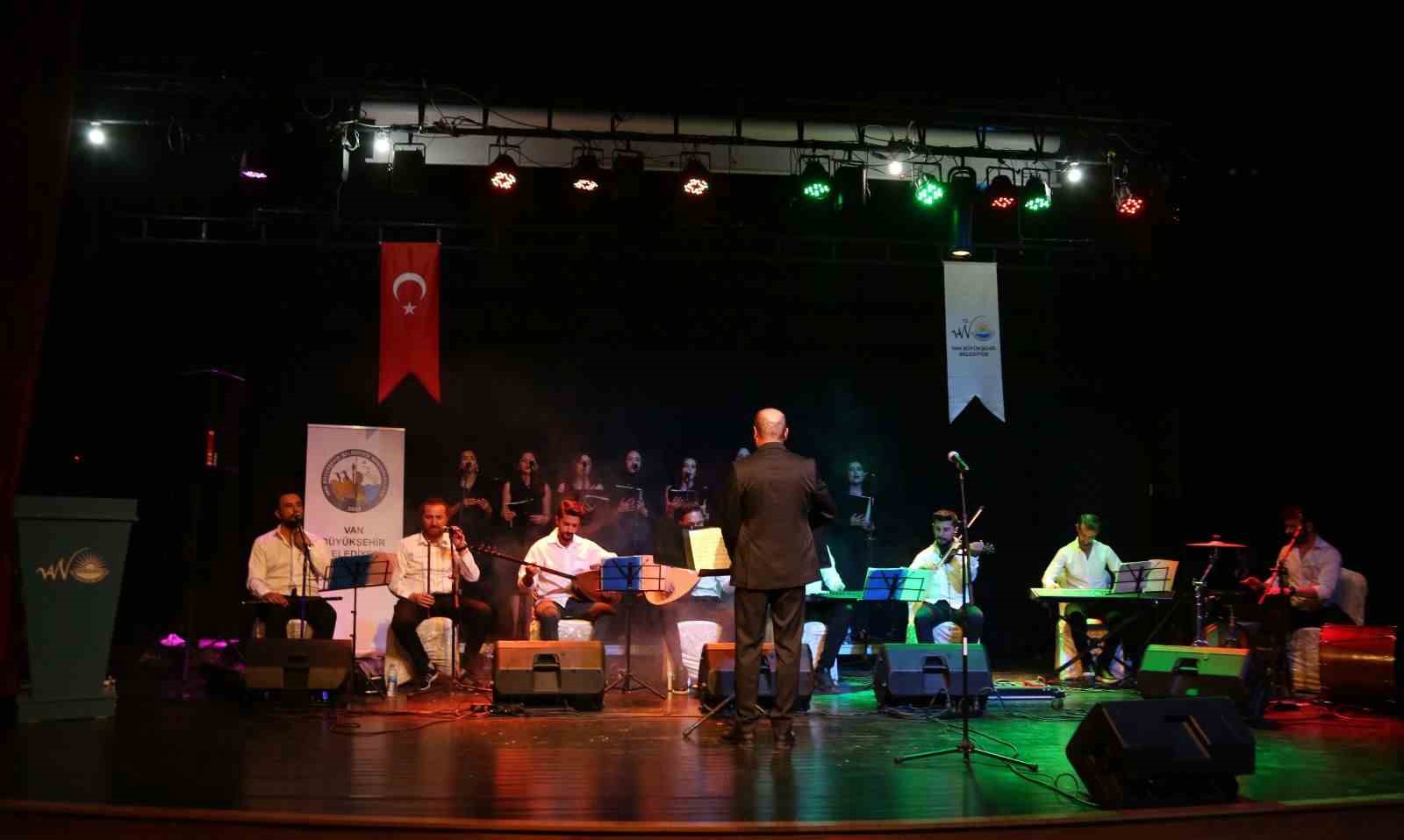 Van Büyükşehir Belediyesi Konservatuvarından Türk Halk Müziği ziyafeti
