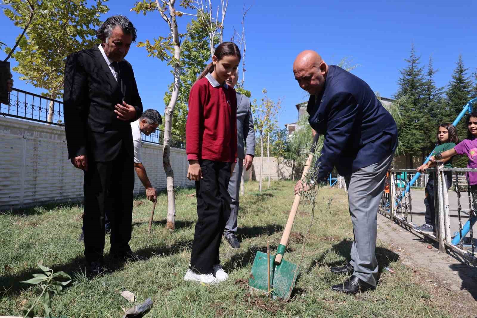 Van’da öğrenciler geleceğe nefes oluyor