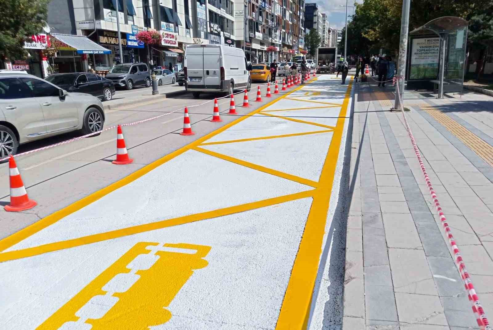Van’da otobüs durakları modern görünüme kavuşuyor