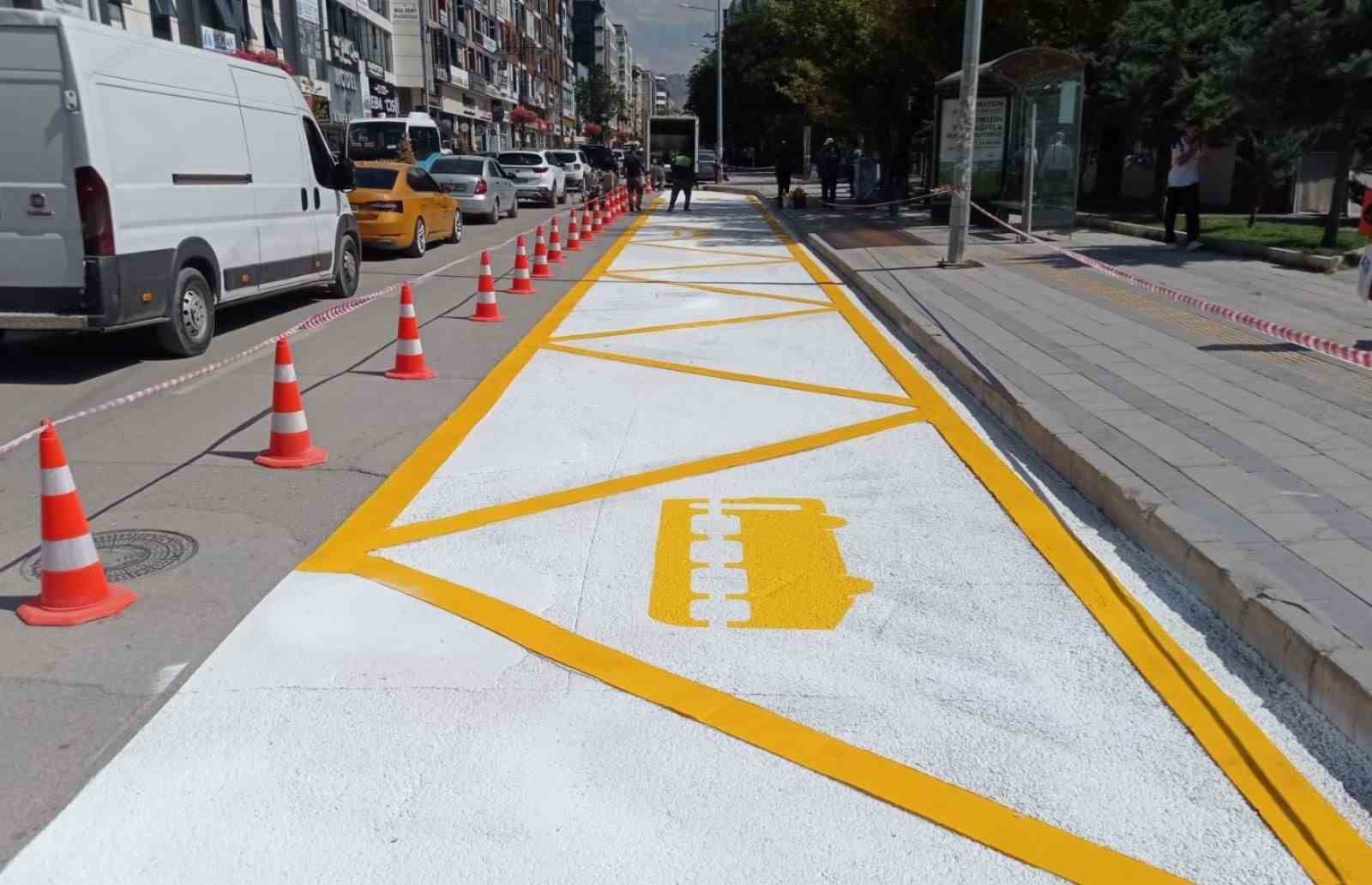 Van’da otobüs durakları modern görünüme kavuşuyor