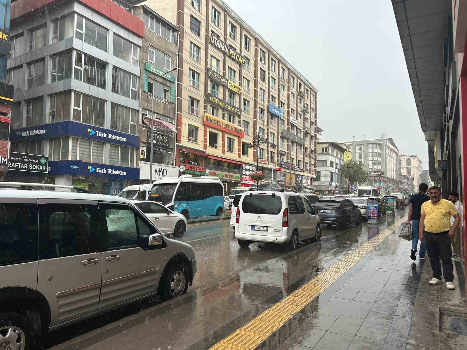 Van’da yağmur yağışı