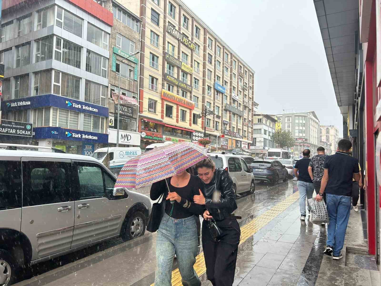 Van’da yağmur yağışı