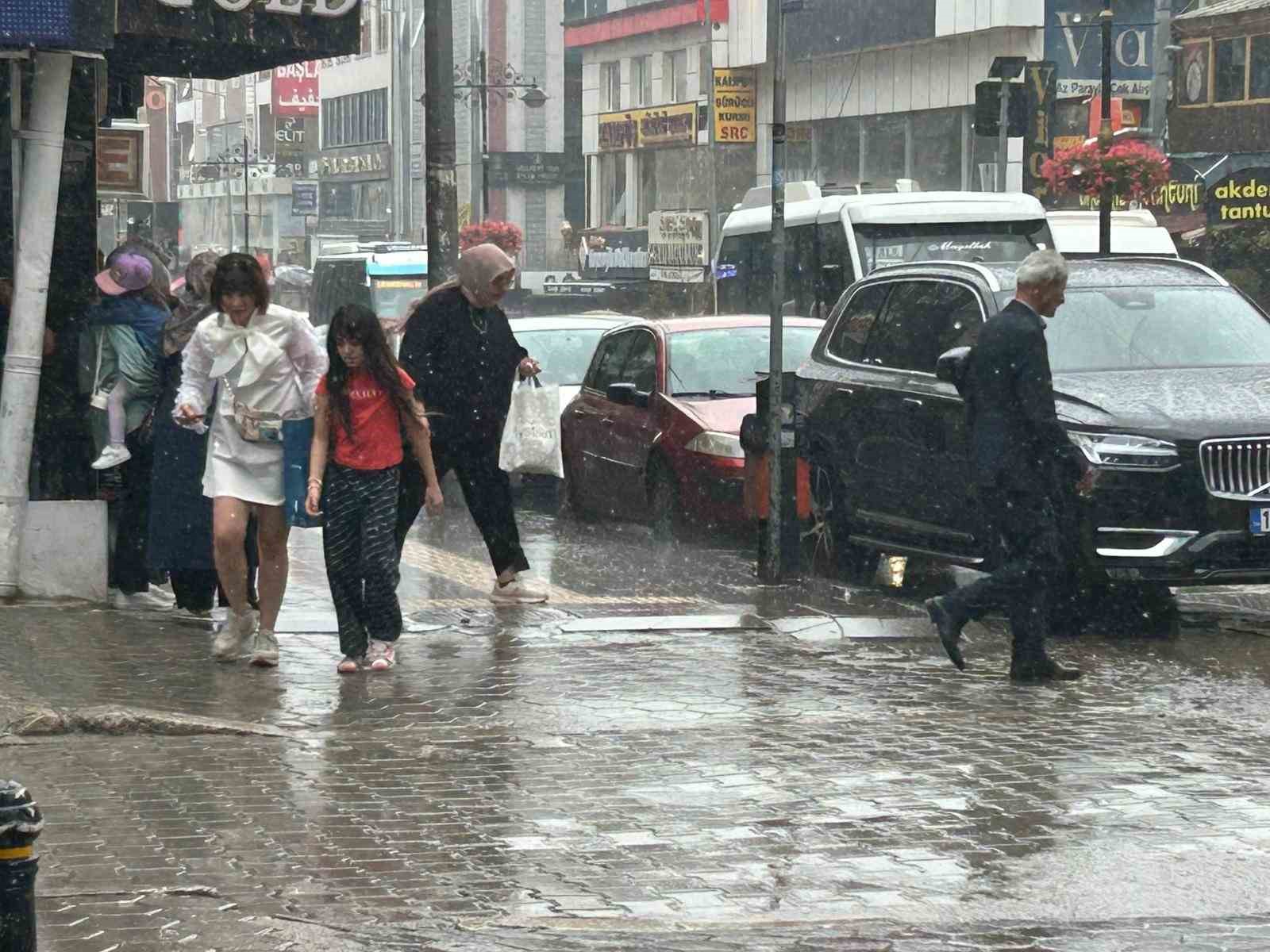 Van’da yağmur yağışı