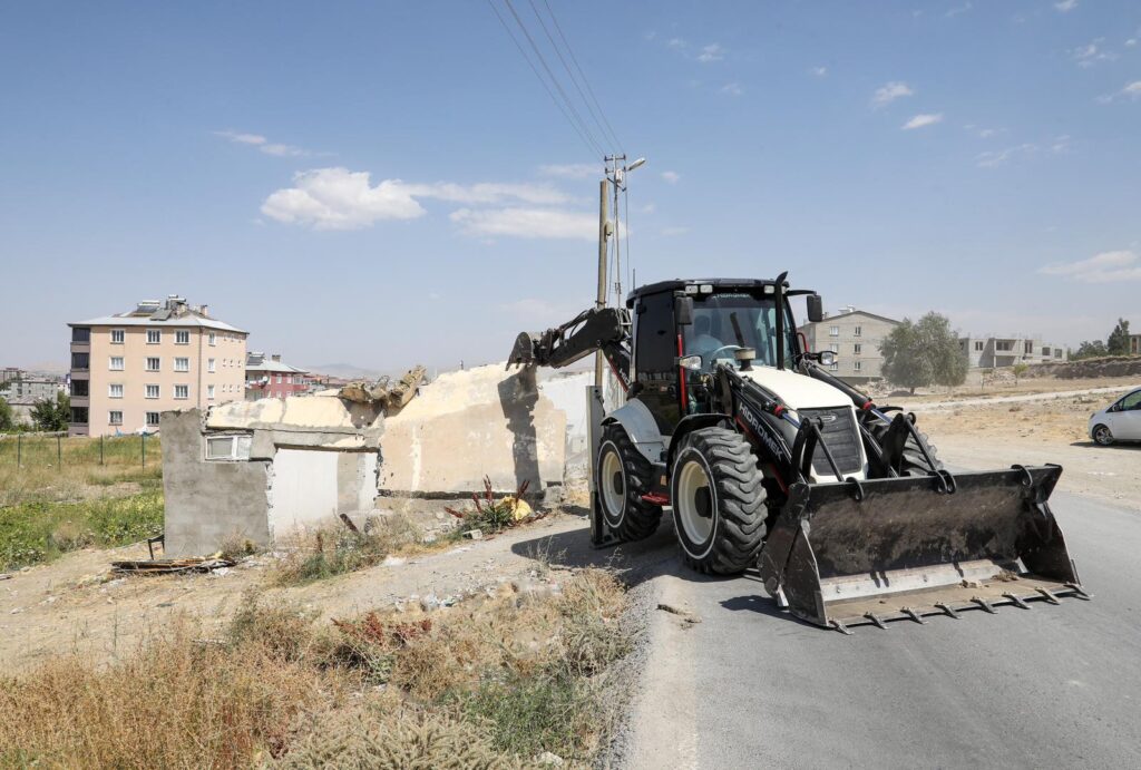 Elmalık Yolu’nda Yıkım Çalışmaları
