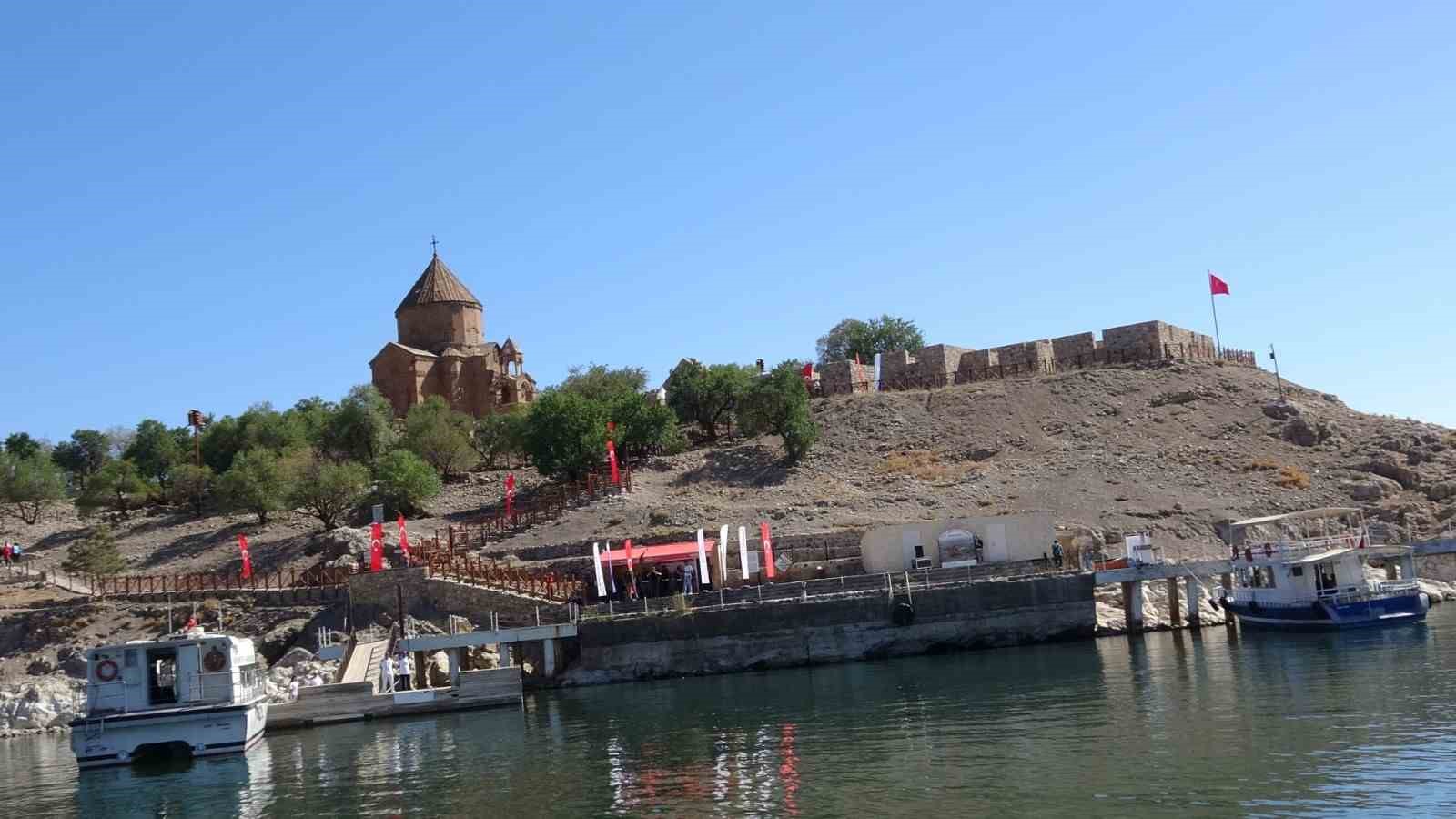 Akdamar Kilisesi’ndeki 13’üncü ayin başladı