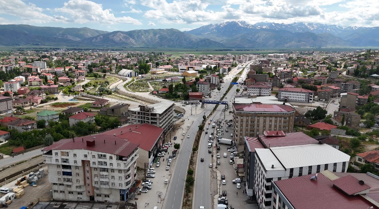Hakkarililer havalimanına ek sefer istedi
