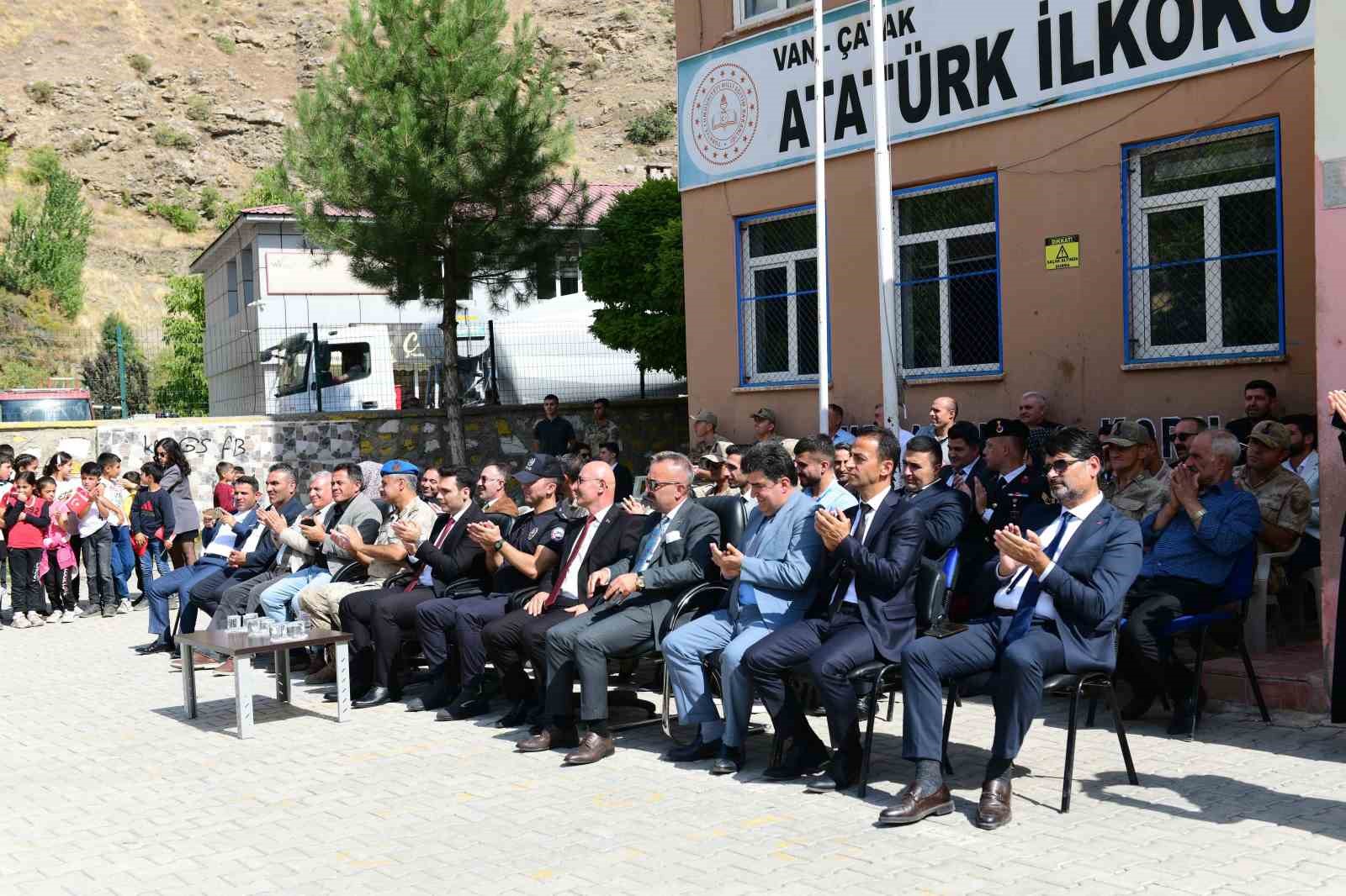 Çatak’ta İlköğretim Haftası coşkuyla kutlandı