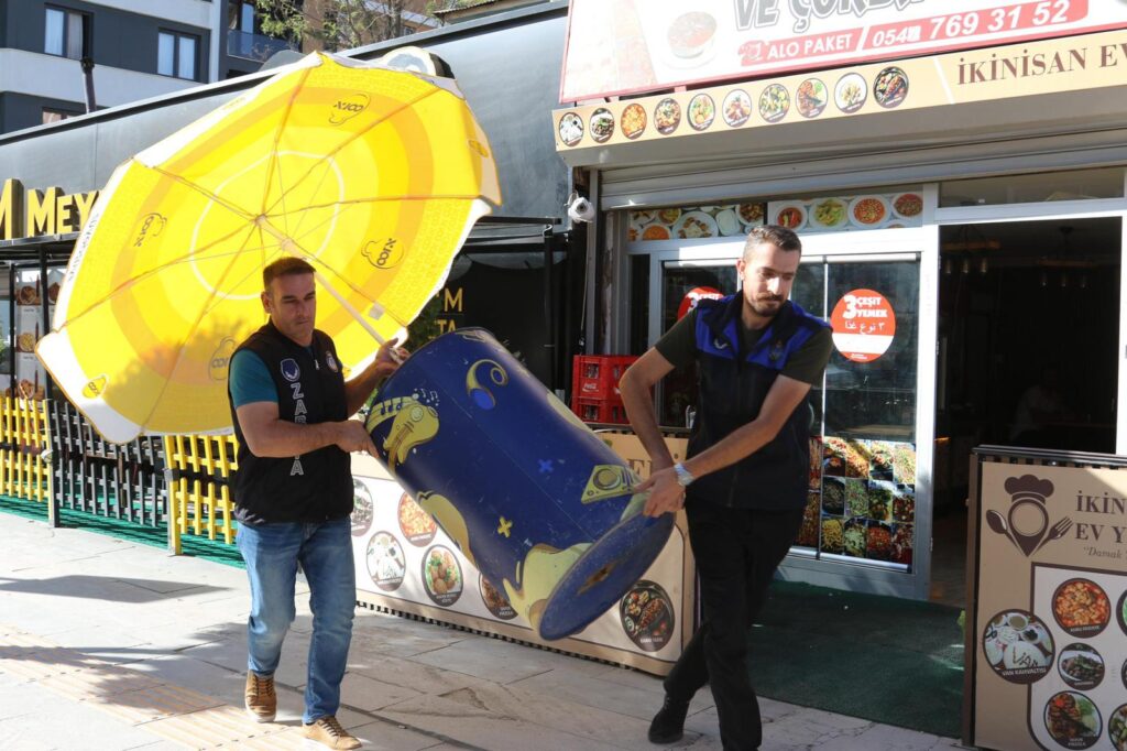 Van'daki Esnafa Büyük Şok! Kaldırım İşgallerine Son